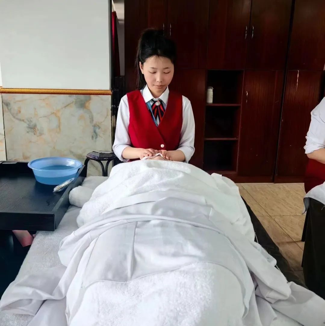 校企合作促发展  人才共育赢未来